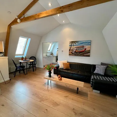 アパート Achter De Duinen カストリクム